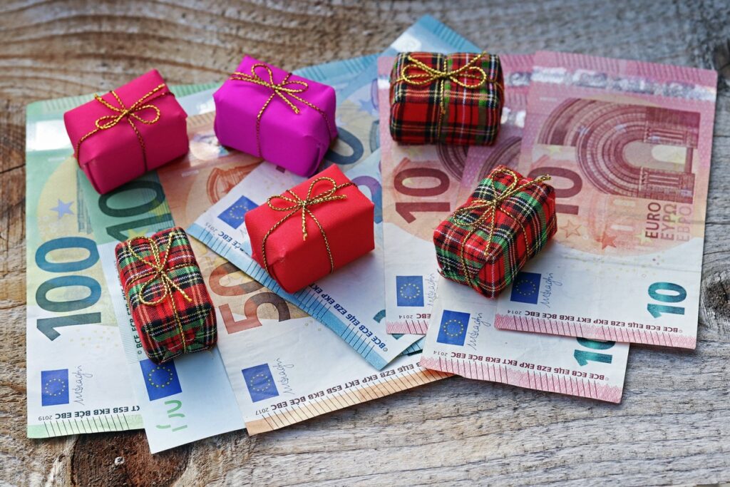 How many Euro is spent on Christmas presents? Christmas gifts cost money